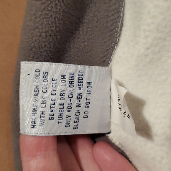 Old Navy Cream Vest, Size M - Picture 8 of 8